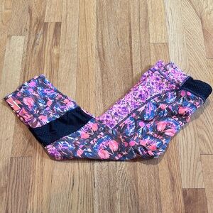 NWT Maaji Vibrant Pink and Black Capri Leggings Womens Large